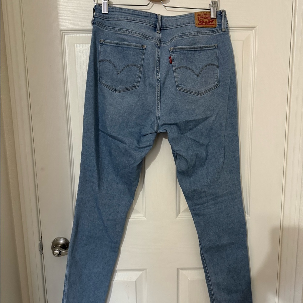 Levi’s 811 Curvy Skinny Jeans